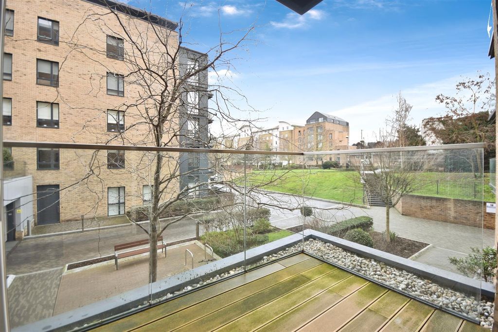 Property photo 2 of 11