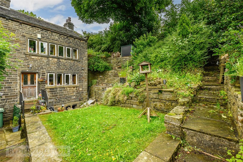 Property photo 1 of 18 External