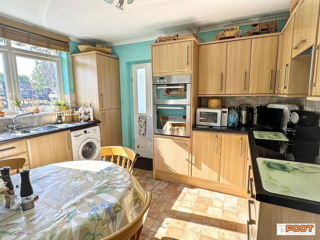 Property photo 3 of 19 Photo 11
