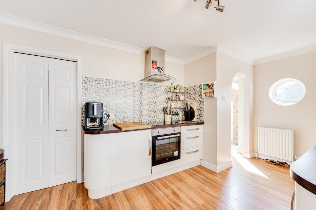 Property photo 3 of 21 86 Churchill Way, Burton Latimer-13.Jpg