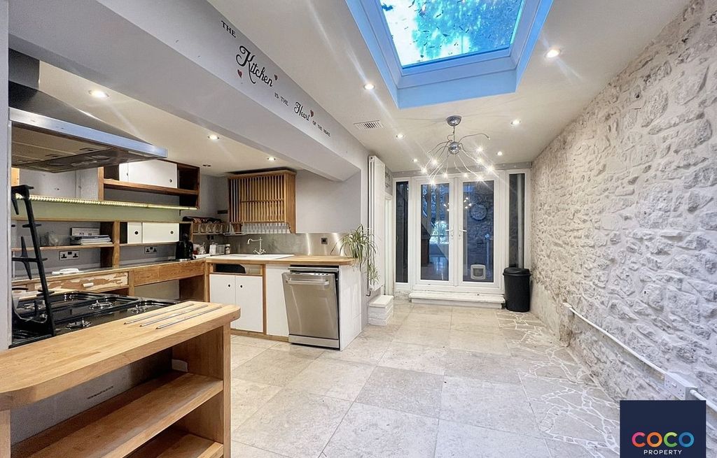 Property photo 3 of 16 4773682