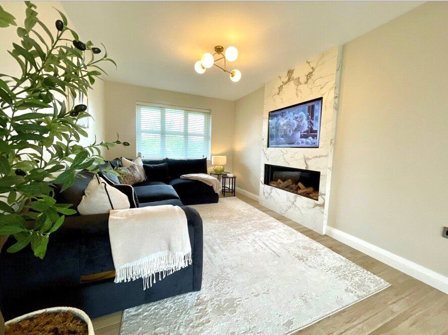 Property photo 3 of 20 Lounge Area