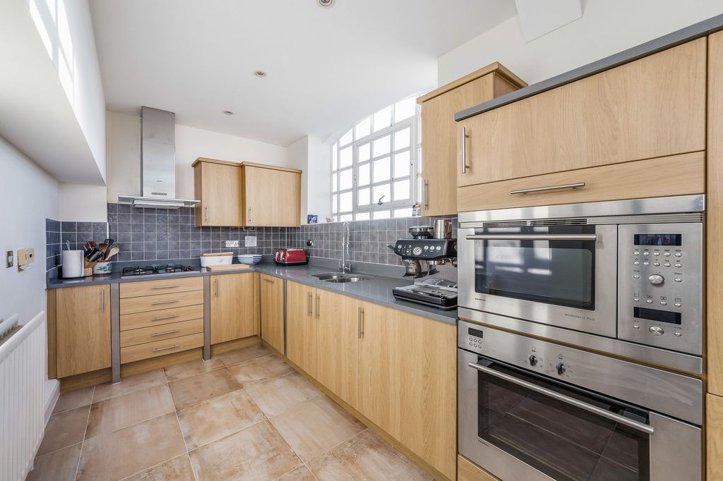 Property photo 3 of 29