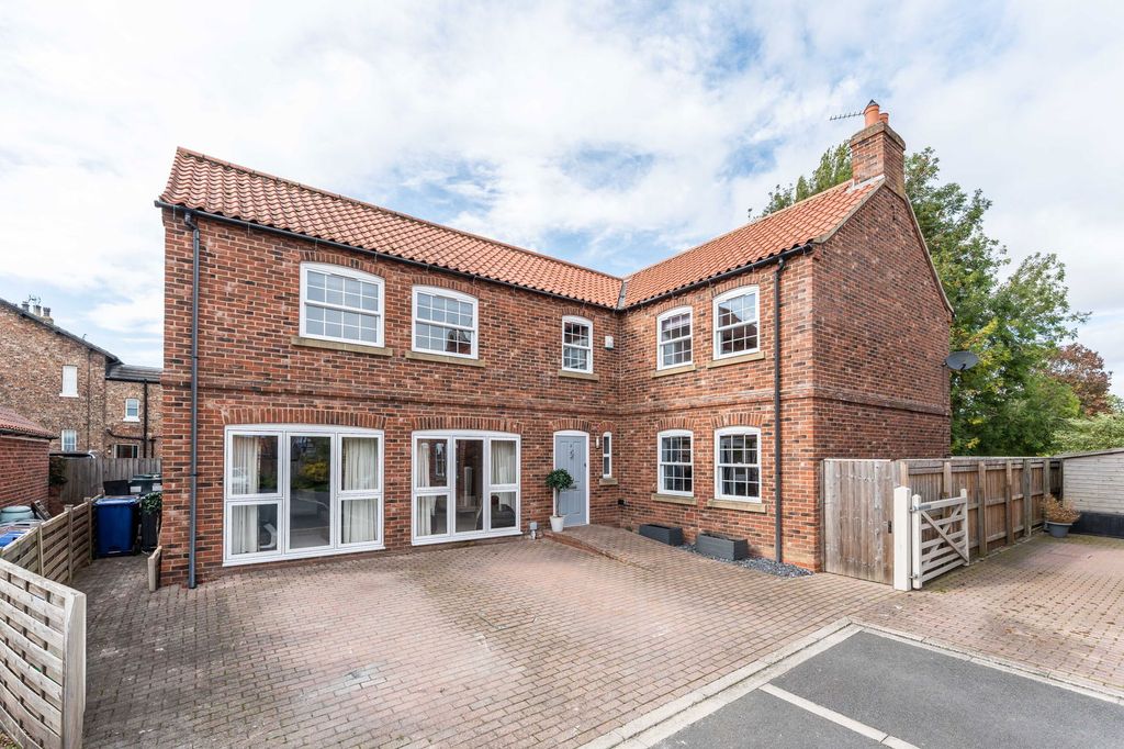 Property photo 1 of 24