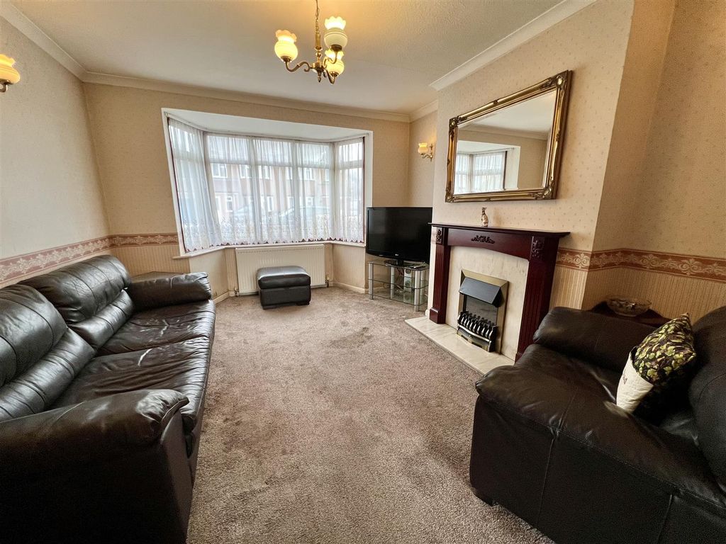 Property photo 2 of 11 Living Room