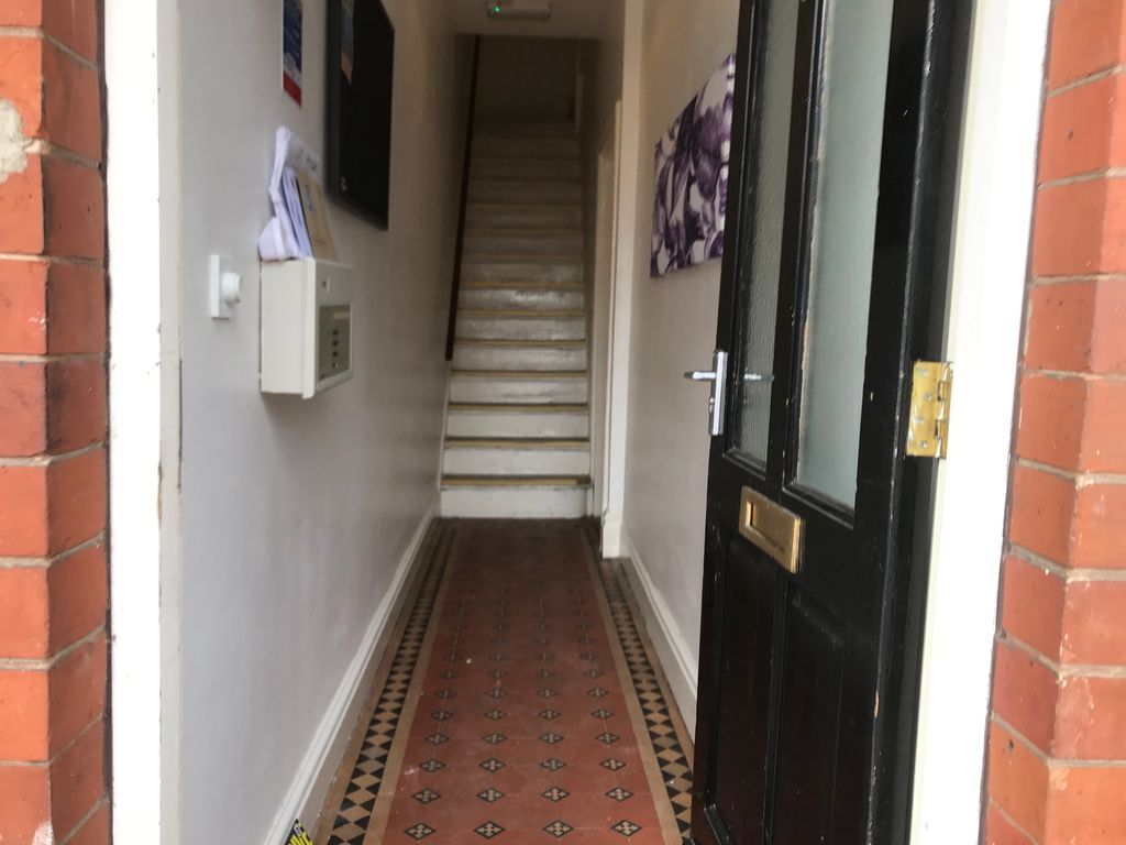 Property photo 3 of 6 Entrance 