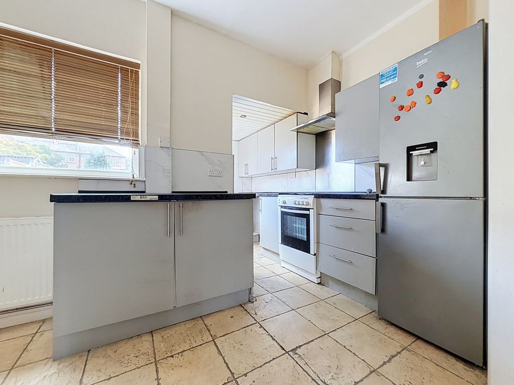 Property photo 3 of 9 Kitchen