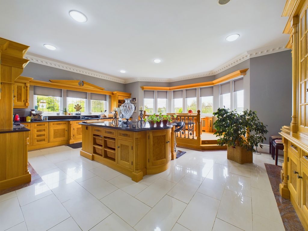 Property photo 3 of 119
