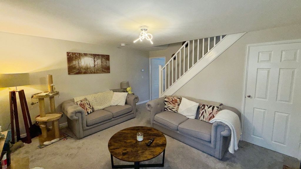 Property photo 2 of 16 Lounge