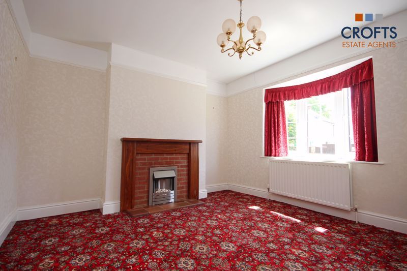 Property photo 3 of 17 Lounge