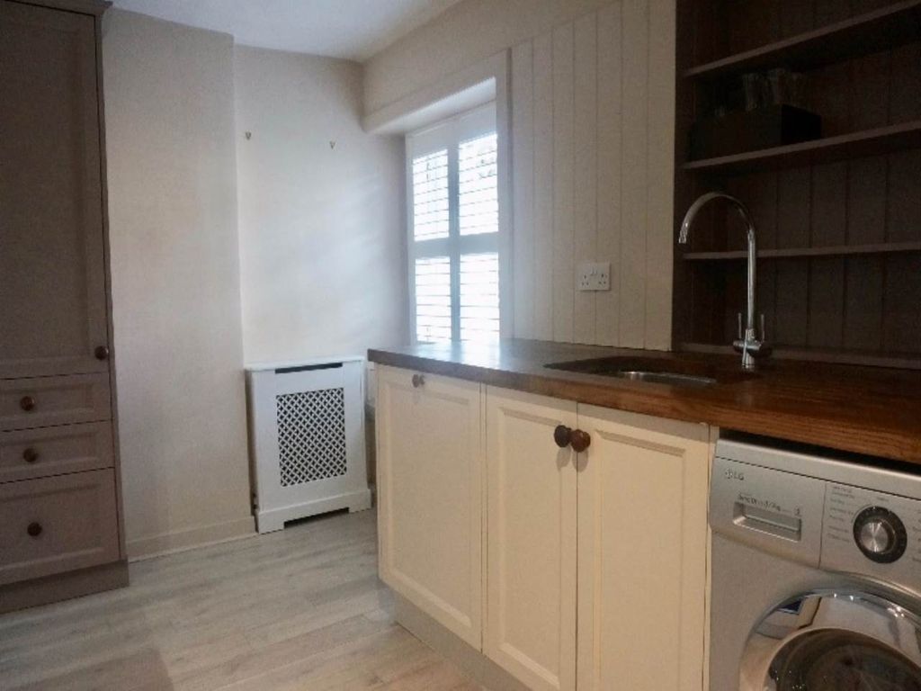 Property photo 3 of 9 Kitchen2