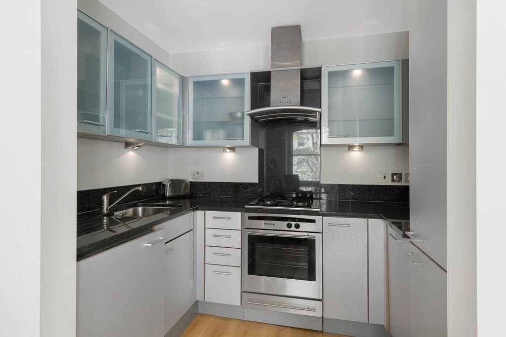 Property photo 3 of 8 Kitchen