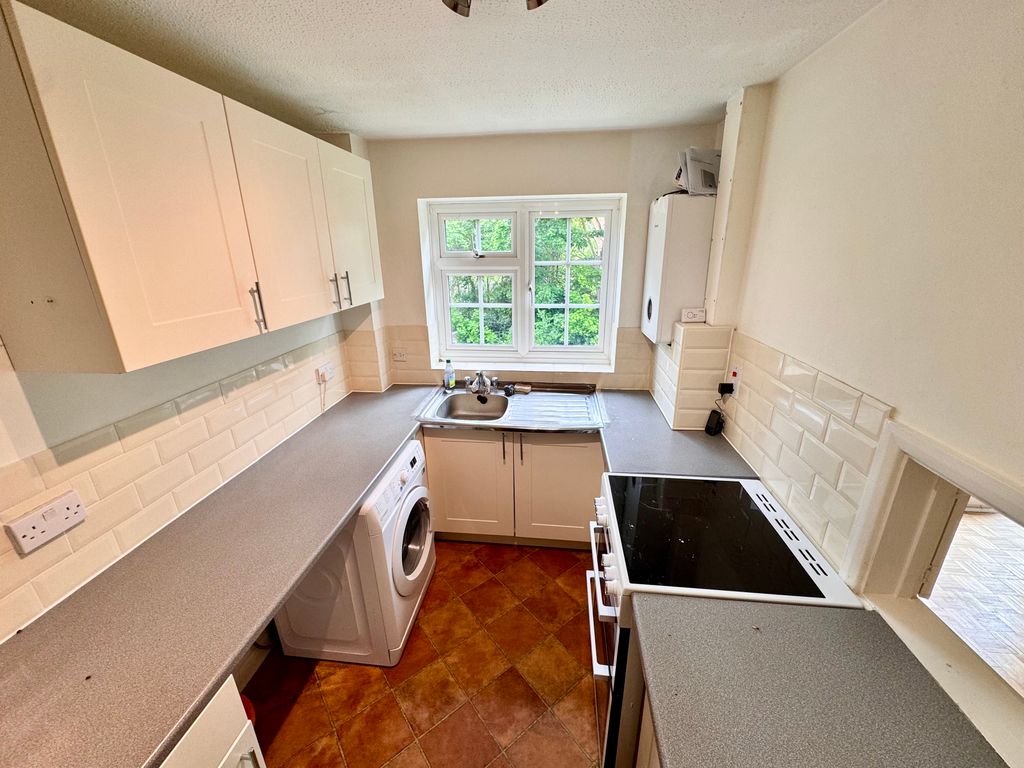Property photo 2 of 5 17 Freshborough Court - Kitchen