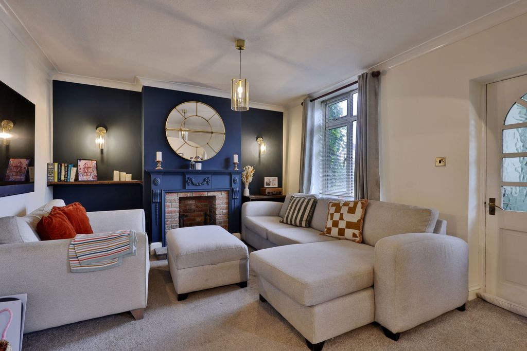 Property photo 2 of 28