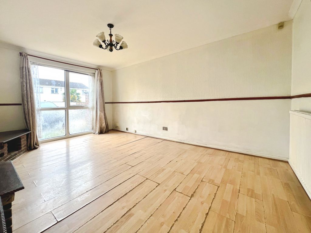 Property photo 3 of 9 Living Room