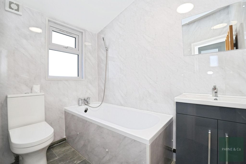 Property photo 3 of 25