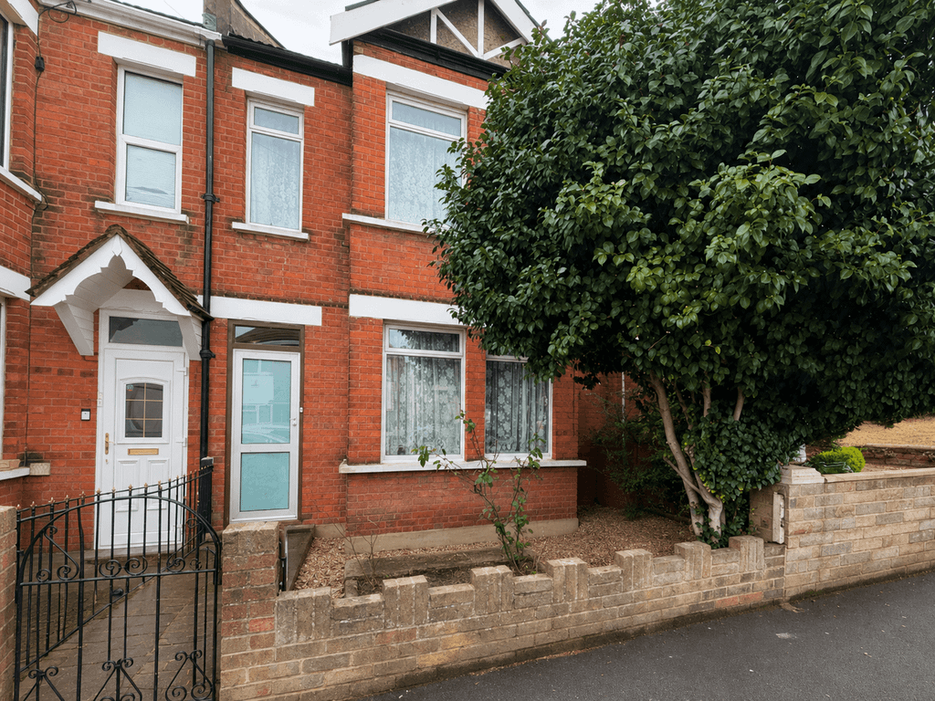 Property photo 1 of 11 3 Bed Terraced To Rent Cromwell Road, Hounslow Tw3