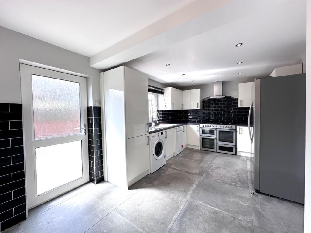 Property photo 2 of 22 Dining Kitchen
