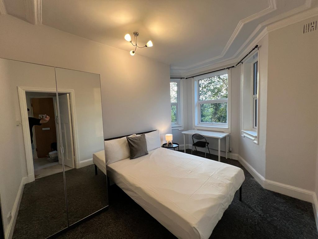 Property photo 1 of 3 Room