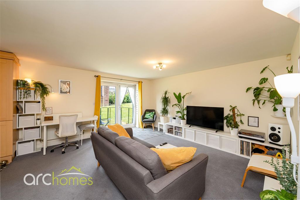Property photo 2 of 17 Gadfield-1.Jpg