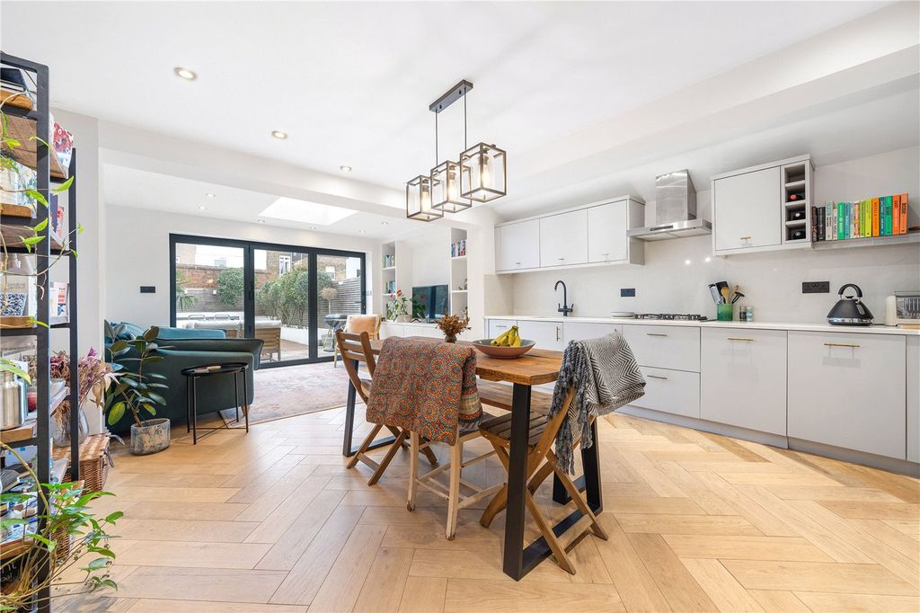 Property photo 3 of 15 Kitchen/Dining