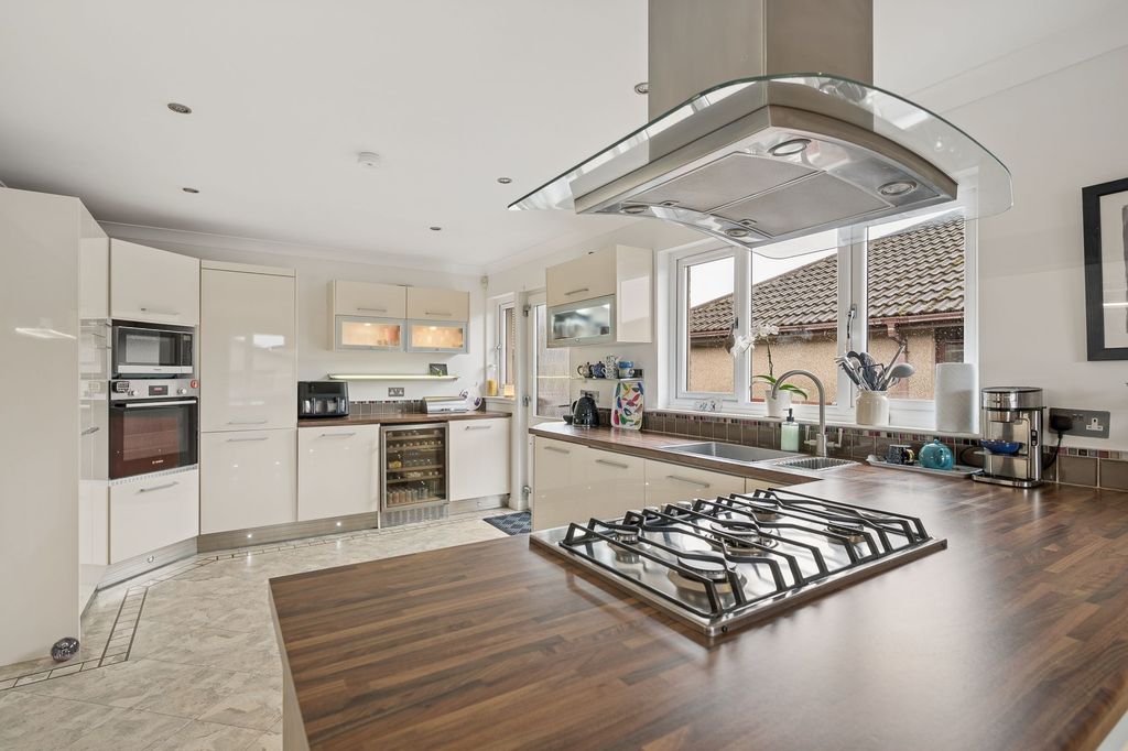 Property photo 2 of 45 Kitchen/ Dining Room