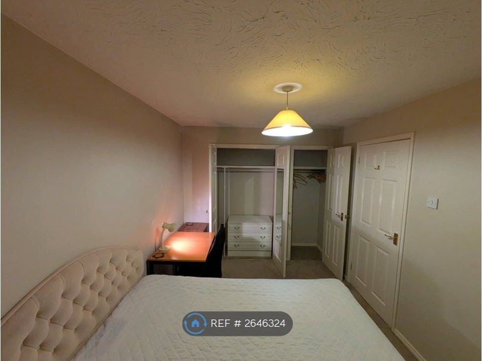 Property photo 2 of 5 Desk And Office Chair Are Optional