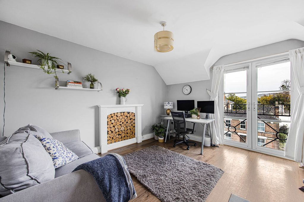 Property photo 3 of 19