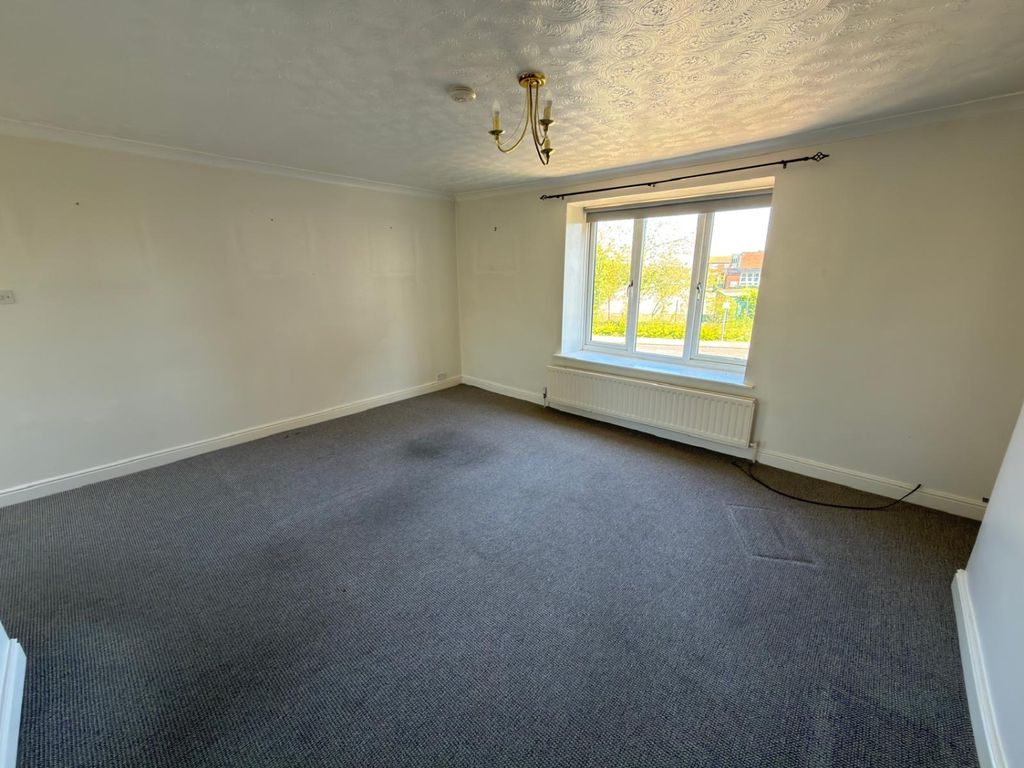 Property photo 2 of 8 0E7F49B3-A230-4772-Bebd-610Ff3784d08