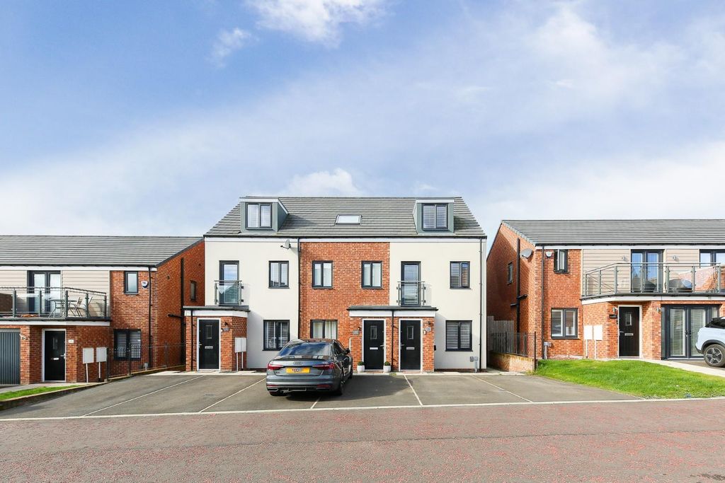 Property photo 1 of 16 Front Aspect