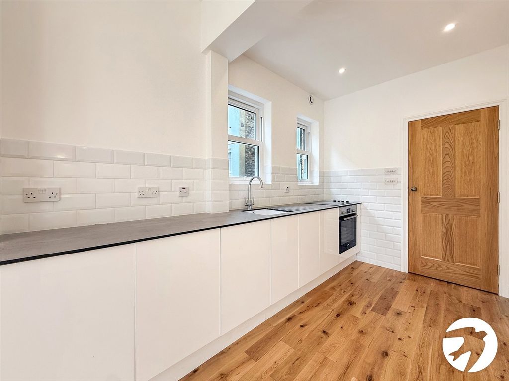 Property photo 3 of 13 Picture No. 12