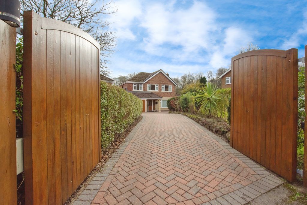 Property photo 1 of 31
