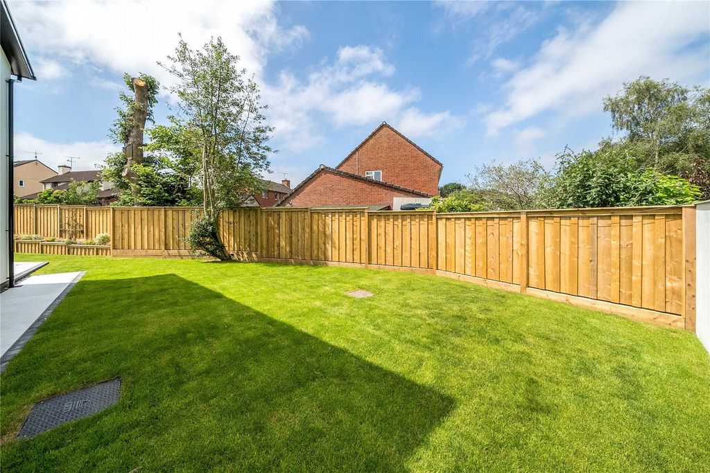 Property photo 2 of 16 Garden