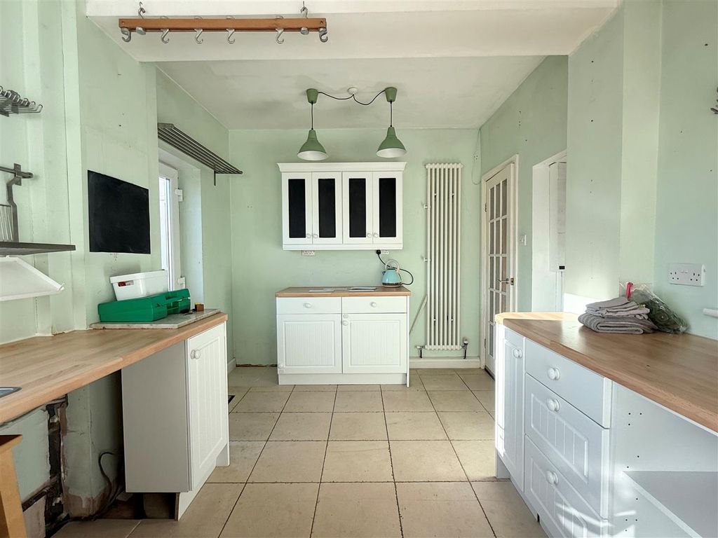 Property photo 3 of 23 Kitchen 2.Jpg