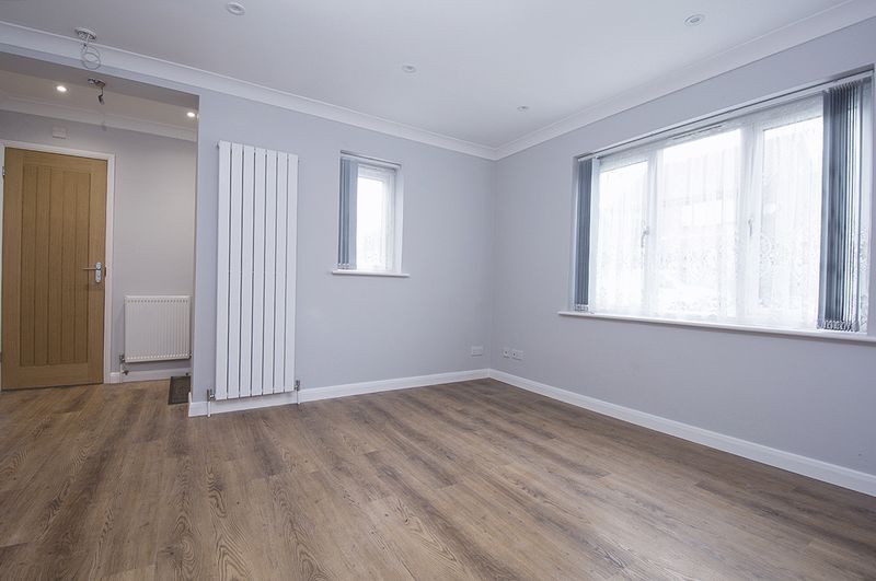 Property photo 3 of 9 Photo 8