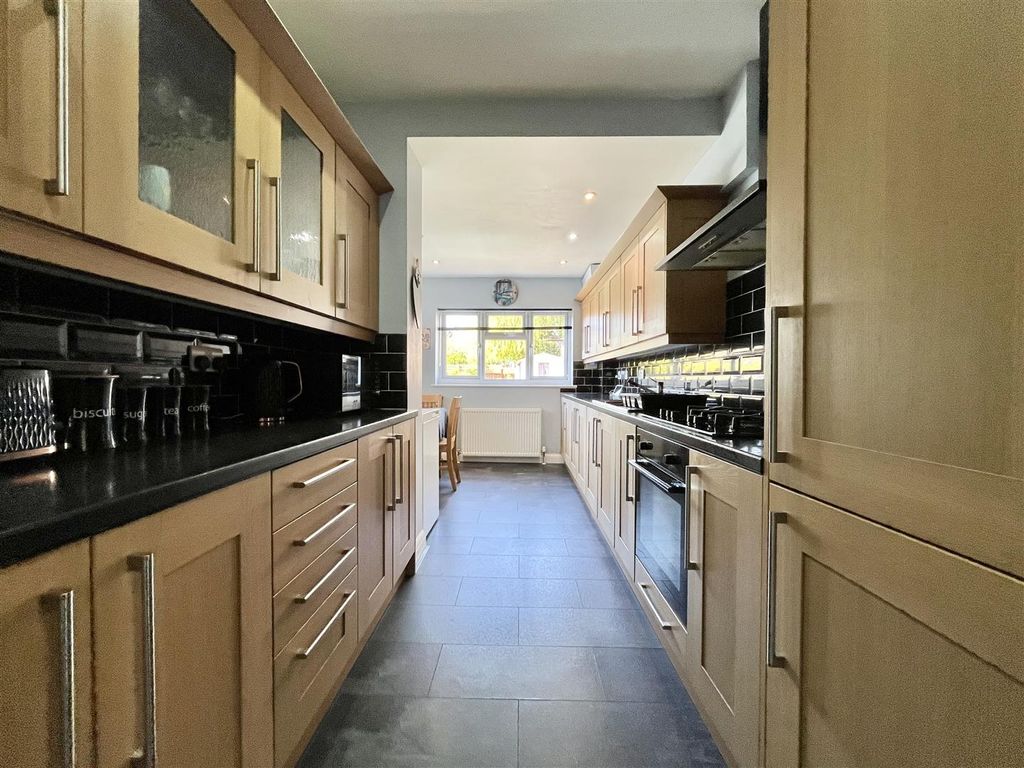 Property photo 2 of 25