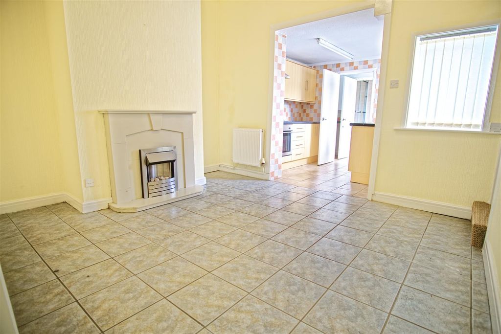 Property photo 3 of 14 Reception 2