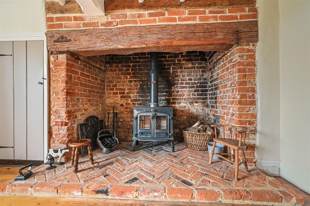 Property photo 3 of 20 Fireplace