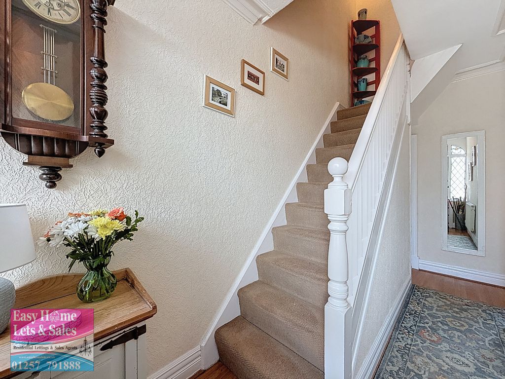 Property photo 3 of 29 Entrance Hall