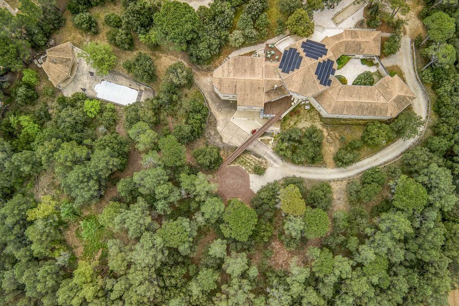 Property photo 2 of 35