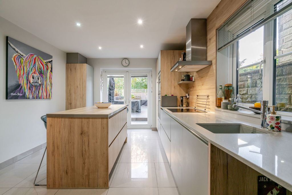 Property photo 2 of 42