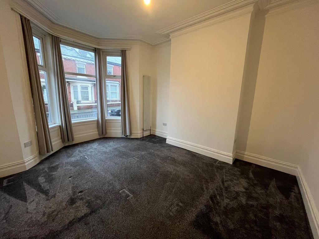 Property photo 1 of 5 Living Room