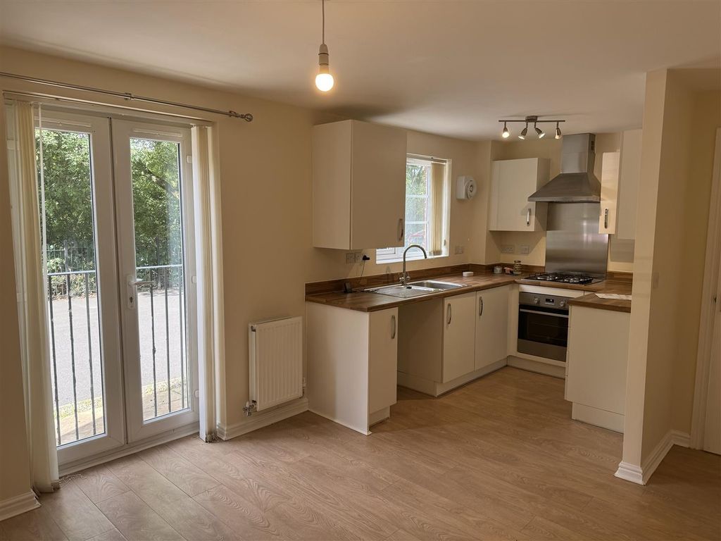 Property photo 2 of 8 Kitchen