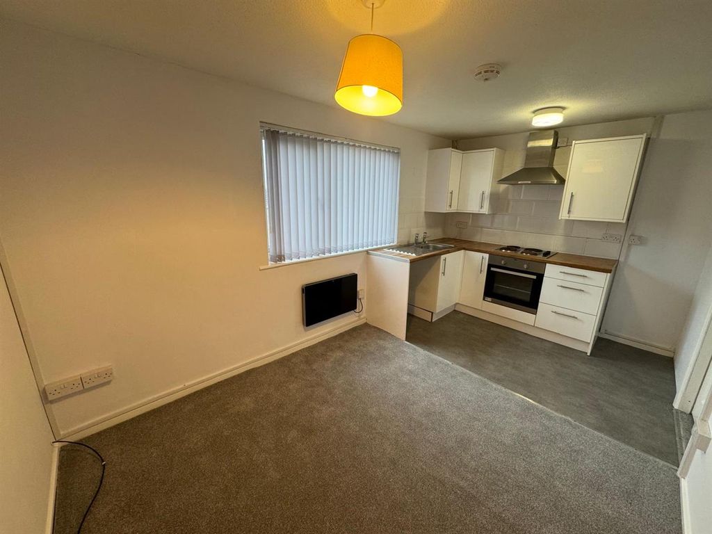 Property photo 1 of 10 Living Room