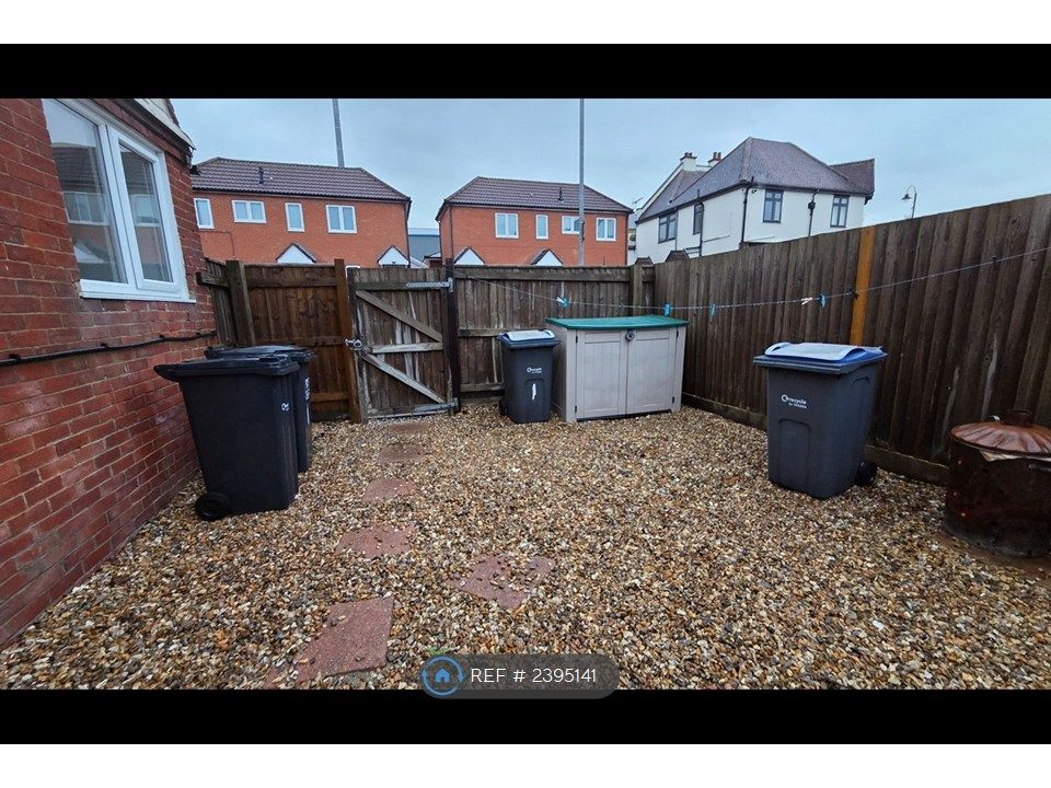 Property photo 2 of 7 Courtyard Garden