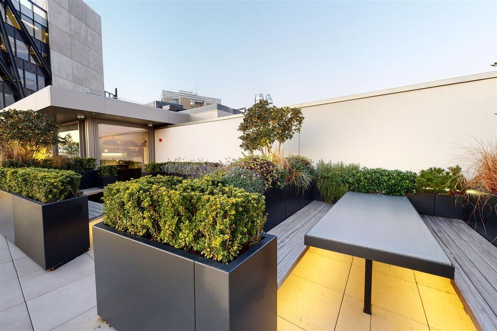 Property photo 3 of 24 Terrace-3-Canalside-Walk-2.Jpg