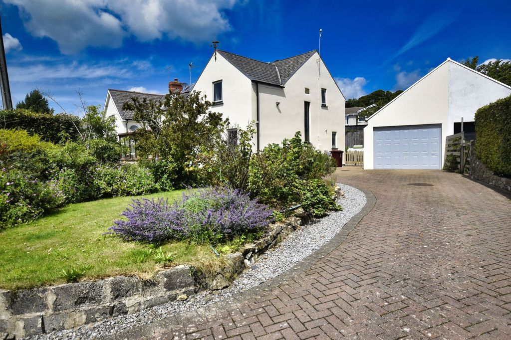 Property photo 3 of 49