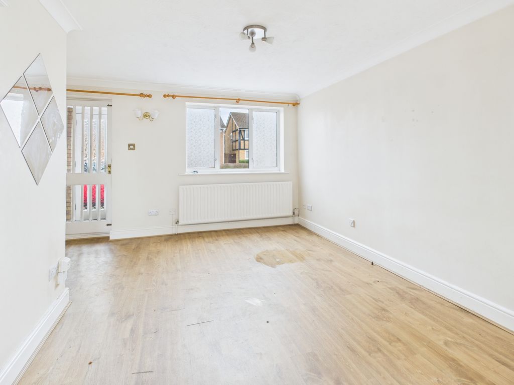 Property photo 2 of 14 Cam02519G0-Pr0377-Still005