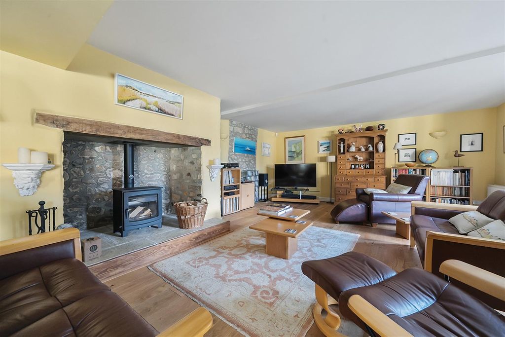 Property photo 2 of 25 Sitting Room