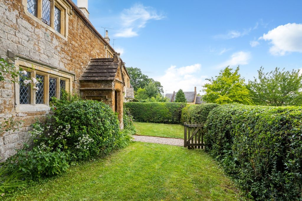 Property photo 3 of 20 110819_47 The Gre...